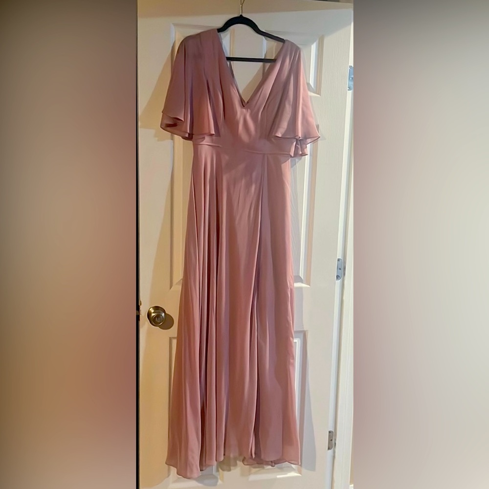 Beautiful Dress. Only worn 1 time to a wedding. Size Medium.